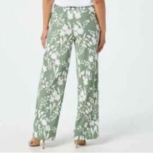 319. Isaac Mizrahi White Floral Wide-Leg Pants